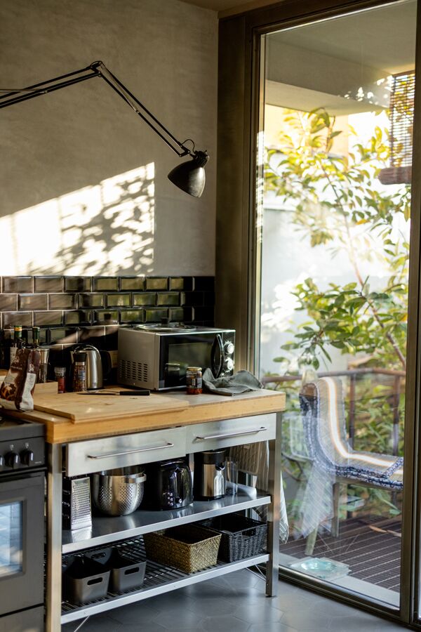 sunlit modern kitchen 03 13 01 40 38